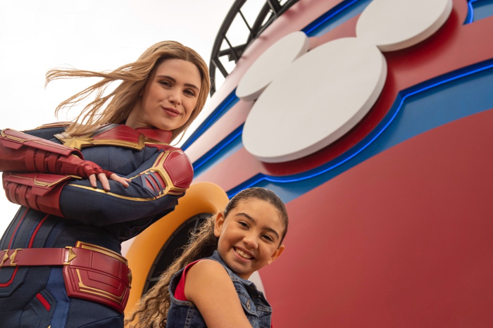  Disneyland Paris 2019 Exclusive Badge Captain Marvel  Women’s Day 