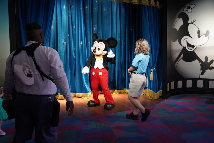 Traditional Meet and Greets Return to Walt Disney World (Photos
