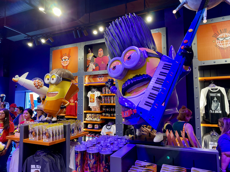 Two Minion statues in Evil Stuff gift shop at Universal Orlando