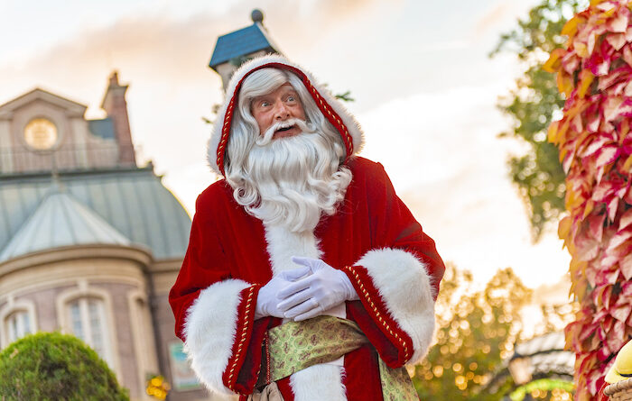 Père Noël, Santa in EPCOT France pavilion (official Disney photo)