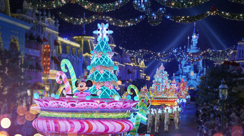 Mickey's Dazzling Christmas Parade, Official Photo with Minnie Mouse