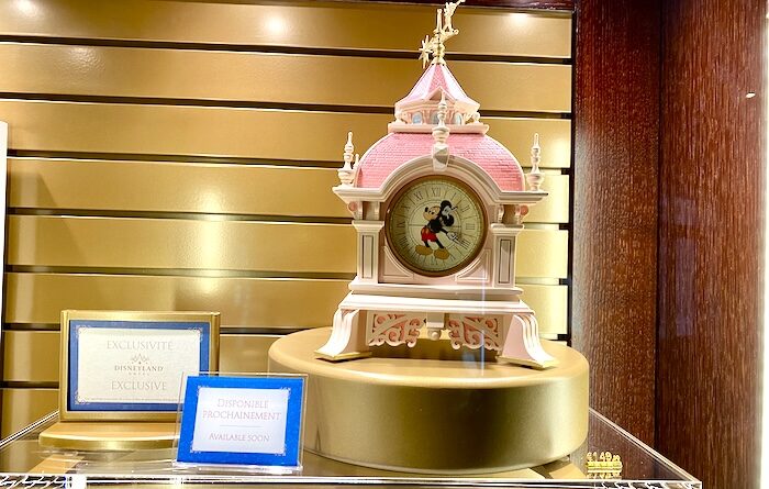 Disneyland Hotel Clock Figure at Disneyland Paris