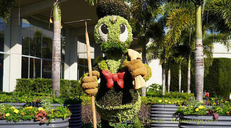 Donald Duck Topiary at EPCOT International Flower & Garden Festival 2024