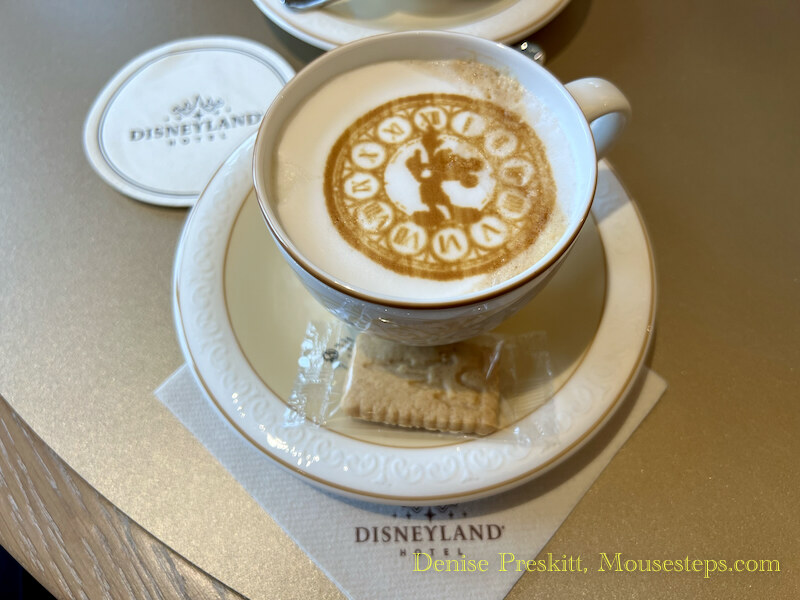 Mickey clock art in a hot beverage at the Deluxe Lounge in Disneyland Paris