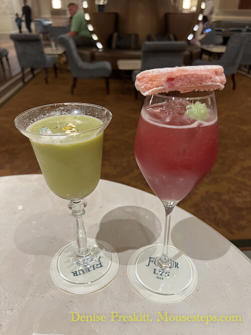 Cocktails at the Fleur-de-lis bar