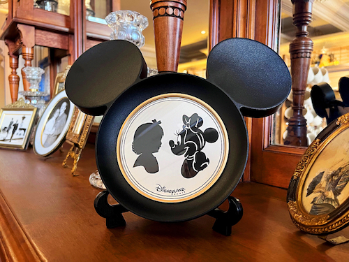 Disneyland Paris Silhouette with Minnie Mouse